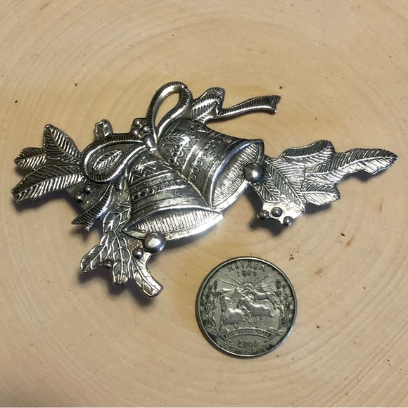 Rare Sterling Silver Bells and Holly Christmas Brooch - Picture 5 of 8